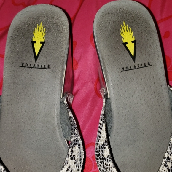 Volatile Wedges Super Cute 😍 - Picture 2 of 7